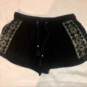 Derek heart boho patterned black & green shorts